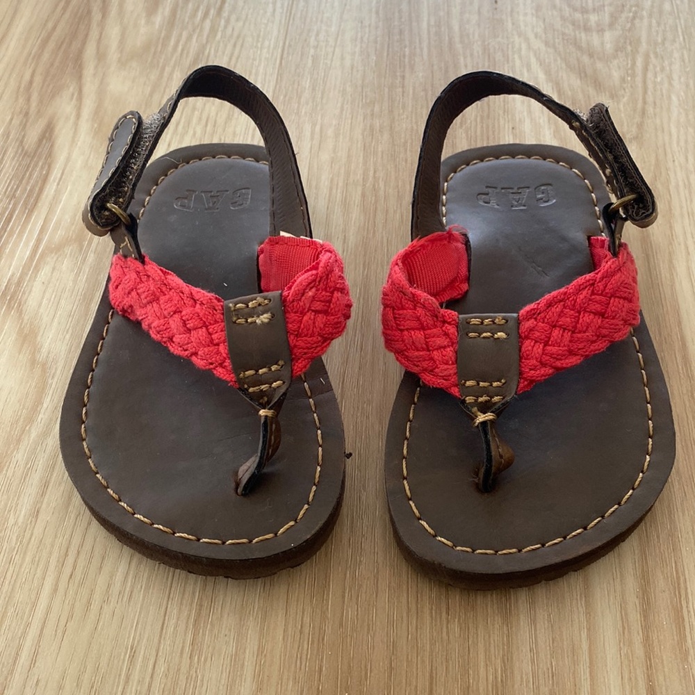 Gap gender neutral toddler sandals. Brown with red braided thong. Like new.
